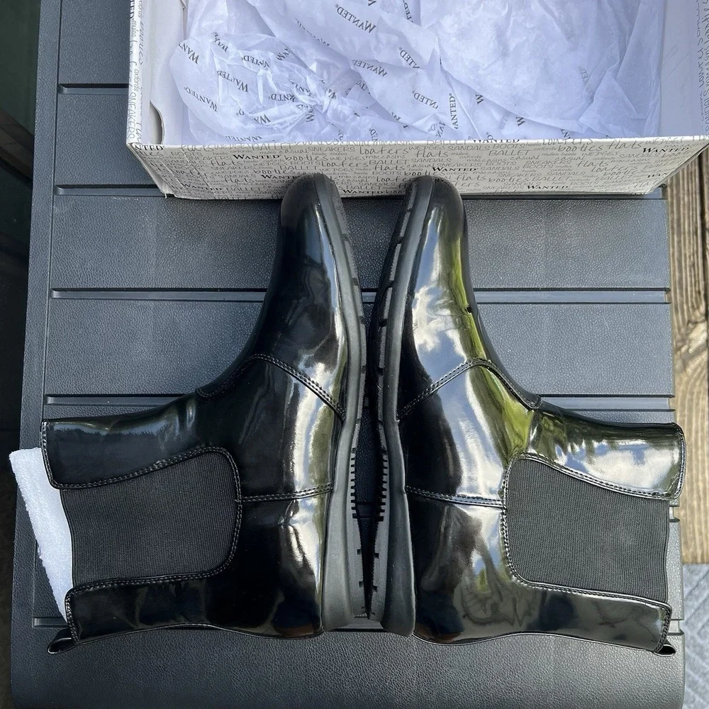 Bumble Black Wanted Rain Boot 10M Slip On 454105 EUC Shiny Ankle Boots